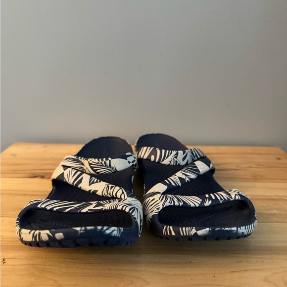 CROCS Navy and White Patterned Sandals - Picture 6 of 8
